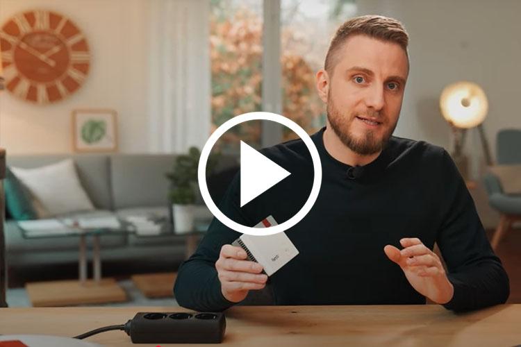 EWE-Smartgeber Jan mit Internet-Repeater